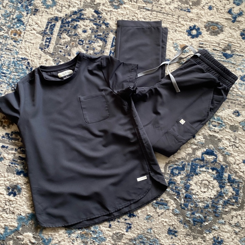 Resurge scrub set